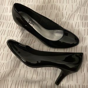 NIB NWT patent black Life Stride parigi black glory heals size 7.5